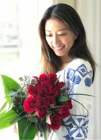 里田まい、バレンタインに夫・田中将大からバラの花束贈られる「優しくて素敵」「この幸せ者～」の声