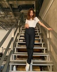 柏木由紀、スタイル抜群の“脚長デニムコーデ”を披露し称賛の声「ゆきりん最強」「羨ましすぎる」