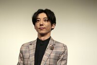 高橋一生、キュートな“くしゃスマイル”の横顔に絶賛の声