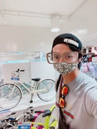 アレクサンダー『自転車悩み中だな』