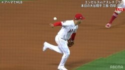 大谷翔平の相棒・イグレシアスの神プレー バックハンドグラブトスで球場大興奮「カッコよすぎる」「ファンタジスタ」「鳥肌」
