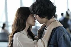 鈴木愛理と本田響矢が空港で何度もキス…！ついに両想いになった2人に視聴者「キュンキュンしすぎて叫んだ」「少女漫画かと思った」『ANIMALS-アニマルズ-』