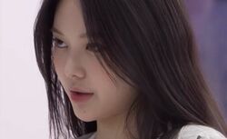 「彼女は神だ！」開始1秒で全員を誘惑！美しすぎる18歳練習生の妖艶ステージに審査員も絶句「本当にきれい」何度も叫ぶ