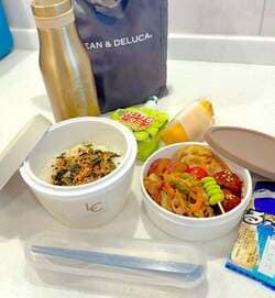 小倉優子、野菜炒めと肉団子の弁当を公開「シフォンケーキも持っていきたいとリクエスト」 