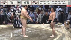 「すまん」「うん」立ち合いはずれるも会話はぴったり 同学年力士、一瞬のやりとり