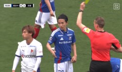 「レスリングするなよ」マリノスMFが執拗マークに激昂！喉元を突き飛ばす…「天野さん酷くないっすか？」「なぜ福岡にもイエロー？」“喧嘩両成敗”の一部始終が物議