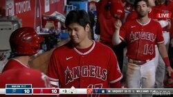 大谷翔平、同点15号3ラン直後にベンチで見せた“ウインク”に悶絶の声 「破壊力よ」「カッコ良すぎて惚れました」