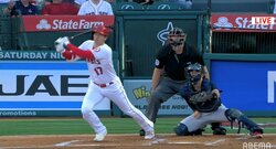 大谷翔平の打球速度に「ボールを探すのが難しい」実況も苦笑い 味方の“ホームランキャッチ”にも助けられ日米通算50勝に到達