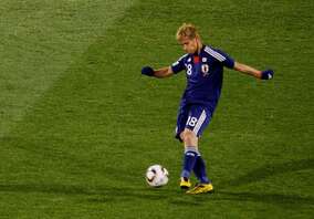 「いまだに鳥肌」「鮮明に覚えてる」W杯公式が投稿した「本田圭佑の"無回転FK"」が再脚光！ 南アフリカW杯で決めた不規則スーパーゴール！