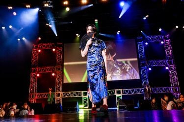 八木勇征 BIGクッション LIVE衣装 ファンタ FANTASTICS 八木勇征（FANTASTICS）が『YAON FES』舞台裏ショット公開