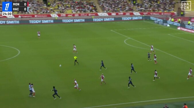 「いちゃいちゃするな」リーグアンデビューの日本代表DF、南野拓実への“密着ディフェンス”が話題に 2枚目