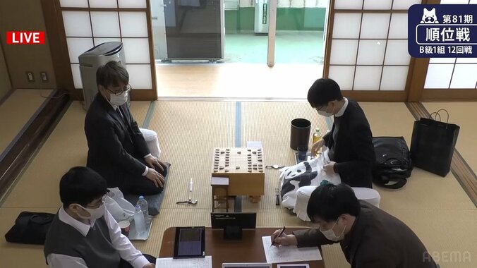 うさぎ好きレジェンドに勝つ盤外戦術 棋士が突然取り出したひざ掛けに女流棋士が歓喜の興奮「かわいい！パンダじゃないですかぁ」 1枚目