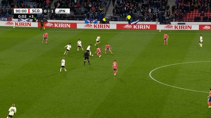 「何いまの…」天才・鎌田大地の“変態ダブルタッチ”に騒然！超高速の2人突破に「もう意味わからん笑」「格が違う」 4枚目