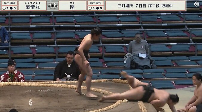 「力士というよりモデル」「何、このイケメン」18歳力士の立派な体躯に驚きの声 見事な切り返しで全勝死守 5枚目