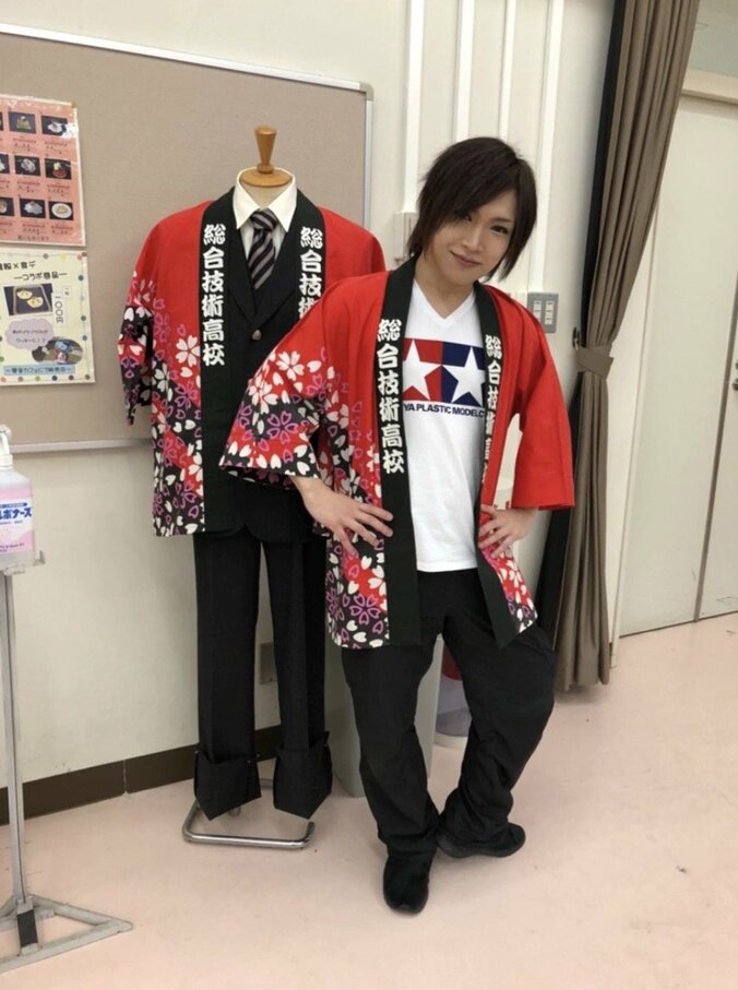 鬼龍院翔、広島県の被災地へお菓子を届ける「みんな寒い中ありがとう」 2枚目