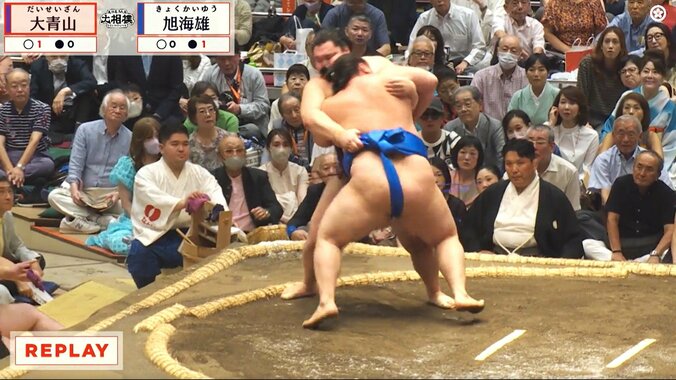 【写真・画像】「余計に目立つ」親方の背後に有名俳優の姿 「いつものイケメンが居る」ネットざわめき 1枚目