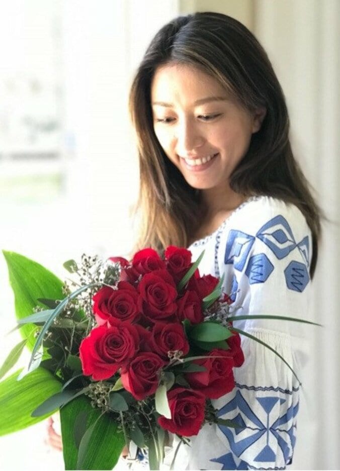 里田まい、バレンタインに夫・田中将大からバラの花束贈られる「優しくて素敵」「この幸せ者～」の声 1枚目