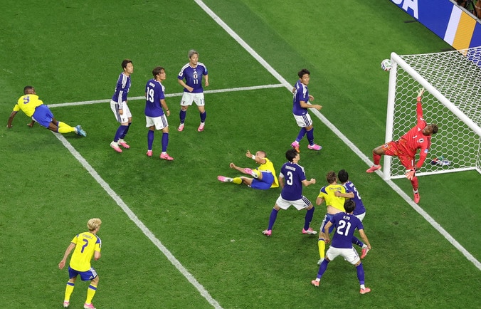 【写真・画像】「何してんの！」日本代表DFの“痛恨ボールロスト”に列島悲鳴！内田篤人氏らOB解説陣の見解は？「選択肢が…」【W杯】　1枚目