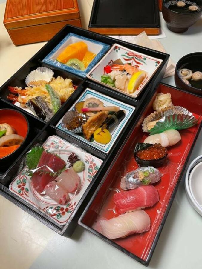  渡辺徹、息子達が来宅した際の豪華な夕食「毎日来りゃい良いのに」  1枚目