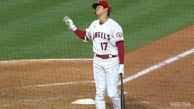 大谷翔平、球審判定に2打席連続で“不服” 大ブーイングでスタジアム騒然 1枚目