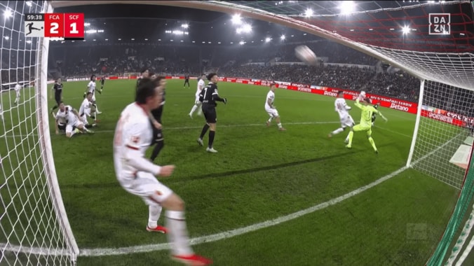 「衝撃の一撃！」日本代表MFが“超絶ボレー弾”「鈴木唯人はW杯に呼ぼう」「鳥肌たったわ」投入4分後の大仕事にファン大興奮 4枚目