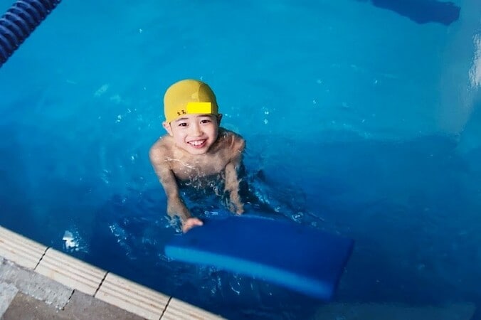 立石美津子、プールから引きずり出された自閉症の息子「コーチが息子の腕をわしづかみ」  1枚目