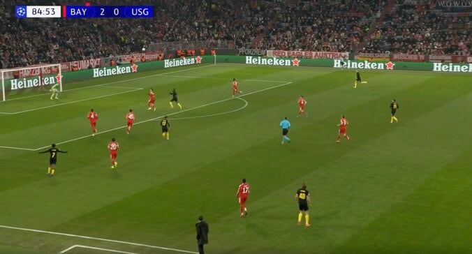 なんでそこに！？ 伊藤洋輝、目を疑う“まさかの神守備”「素晴らしい」天才的な“先読み”→難しいボールをクリア…解説者も称賛 4枚目