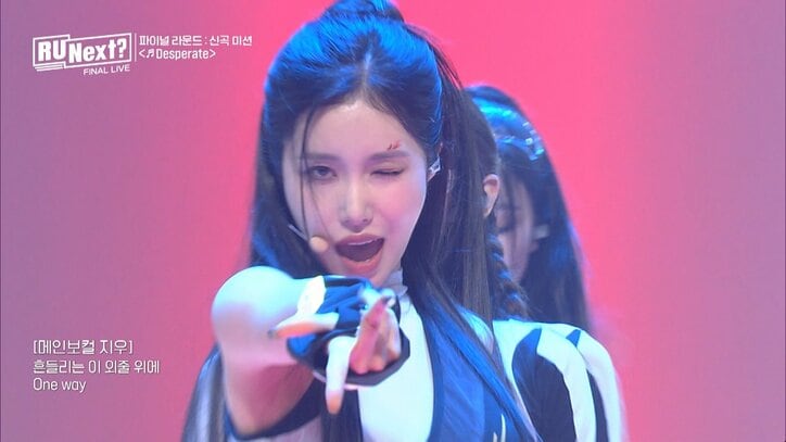 傷メイクとタイトなミニワンピースで睨みつけ…腰を大きくくねらせた攻撃力高いパフォーマンス！中毒性高すぎる新曲に会場から大歓声