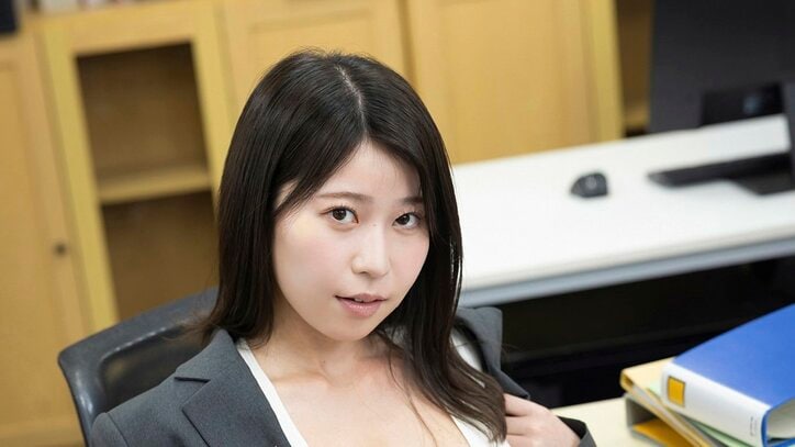【写真・画像】グラドル・林未珠、不動産営業の“できるお姉さん”グラビア ヤンマガWeb「働くお姉さん」　1枚目