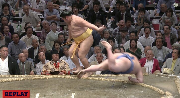 思わぬ珍事に「館内ざわざわ」　物言い協議の末に四股名を言い違え、館内は一時騒然