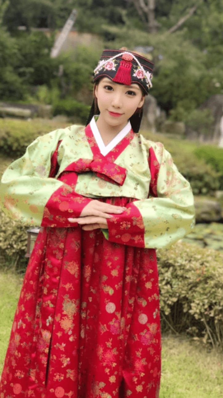 ざわちん 超絶可愛い チマチョゴリ姿を披露 韓流ドラマのワンシーンみたい と反響 話題 Abema Times