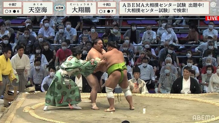 “鼻血待った”に「珍事だ！」「初めて見た」驚きの声 行司の緊迫した「動くな！」に力士は“ポカン顔”で館内ざわめき 