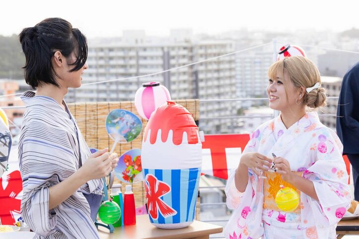 金髪ギャルJK、水着デートで男子に積極アピール「顔がすごいイケメン」