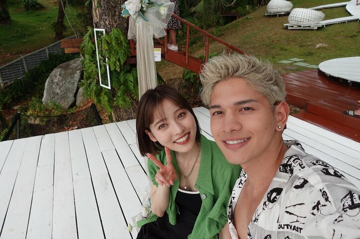 美人すぎるカフェ店員、好きな人と他の女とのイチャイチャ2ショットに動揺「めっちゃ美男美女…」