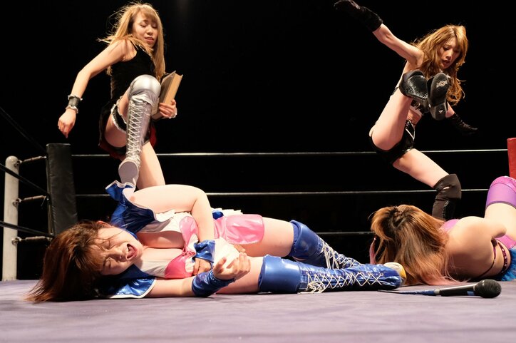 沙希様が洗脳したパートナー「X」は、アズサ・クリスティ！「超乳コンビ」を蹴散らす