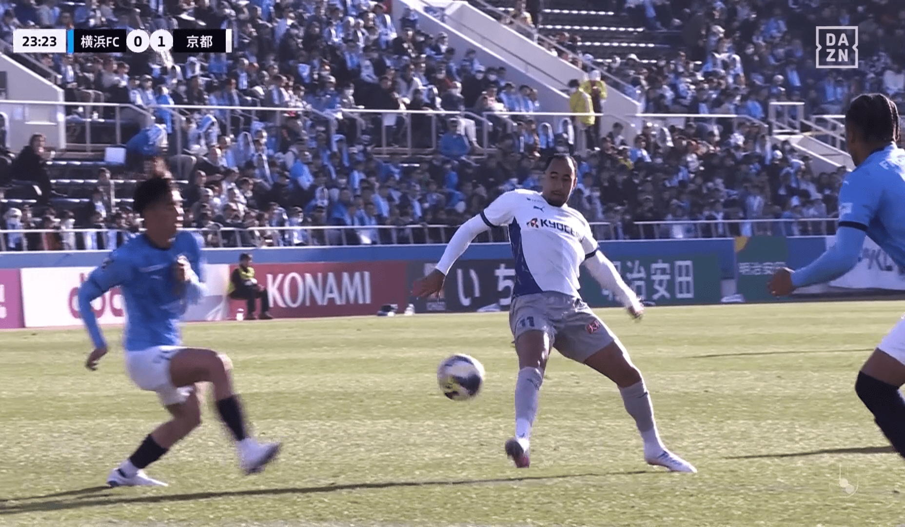 【写真・画像】衝撃！“オーバーヘッドキック”の超絶アシストが「キャプ翼すぎる」「もう一回は厳しいだろうな笑」日本人MFの妙技にネット騒然　1枚目