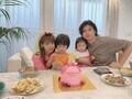 川崎希、誕生日の家族ショットを公開「お祝いしてくれてありがとう」