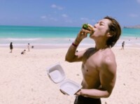 杉浦太陽、ハワイ旅行で見せた見事な肉体美に「すげえ筋肉」