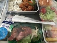 高橋真麻『機内では』