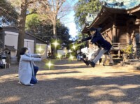 新垣結衣が星野源にかめはめ波？　「逃げ恥」オフショットにファン感激