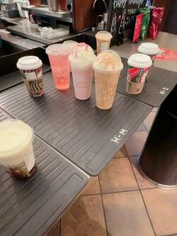  アレク、家族でハリウッドの高級エリアにあるスタバへ「日本に売ってない種類が沢山」 