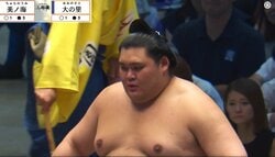 「表情出すぎじゃ？」横綱・大の里、“ホッと”安堵の2勝目 実況指摘も「人間味があって良いね」好意的なファンの反応も