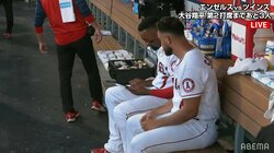 大谷翔平も一安心？同僚・アデル、好プレーで仲間と“和解”ベンチで談笑シーンにファンもにっこり「アデルドヤ顔」「仲直りしたｗ」