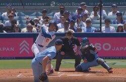 人間辞めた？ 大谷翔平、意味不明な打ち方で“まさかの光景”「バケモノか」「普通フライだろw」右手一本で弾丸アーチを“爆速着弾”