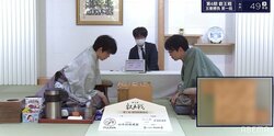 藤井聡太王位・棋聖、残り時間40分切る 豊島将之叡王と「全くの互角」で勝負は佳境へ／将棋・叡王戦五番勝負