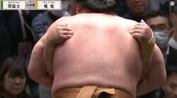 「折れる」「あそこから勝てるのか」翠富士、絶体絶命で飛び出した伝家の宝刀に驚嘆の声