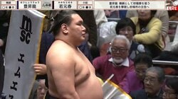 「俺の年収くらいある」「カバンみたいな懸賞」横綱・豊昇龍の懸賞束に騒然 “過去最多”を象徴する一コマに反響相次ぐ