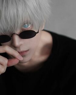 フォロワー数160万人超のコスプレイヤー・八犬、「呪術廻戦」五条悟コスプレが「最強にかっこよい」と話題沸騰