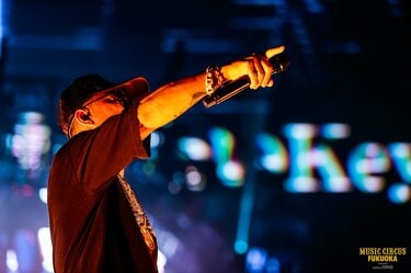 AK-69、PayPayドームで新曲“Ride Wit Us”を初ライブパフォーマンス 