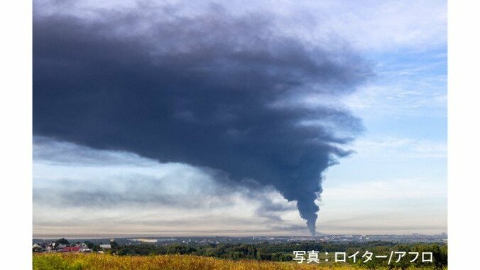 ウクライナ軍の攻撃で空高く上がる黒煙　7月20日　ロシア・モスクワ近郊